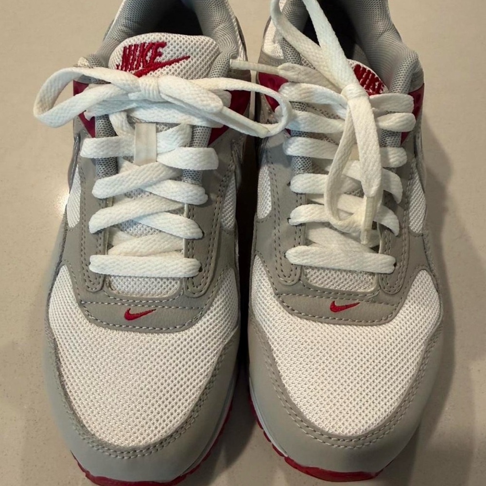 Nike Women White, Gray & Red Mesh Lace-Up Sneakers Size 7.5 in perfect condition